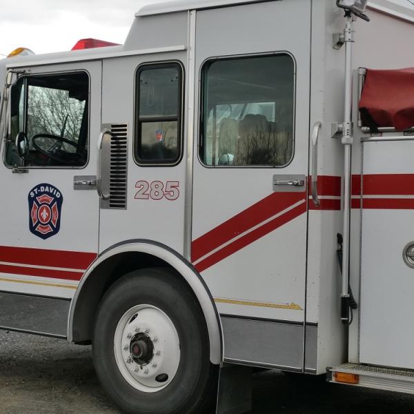 Service de sécurité incendie de Saint-David - camion pompe E-One 1994 (unité 285)
