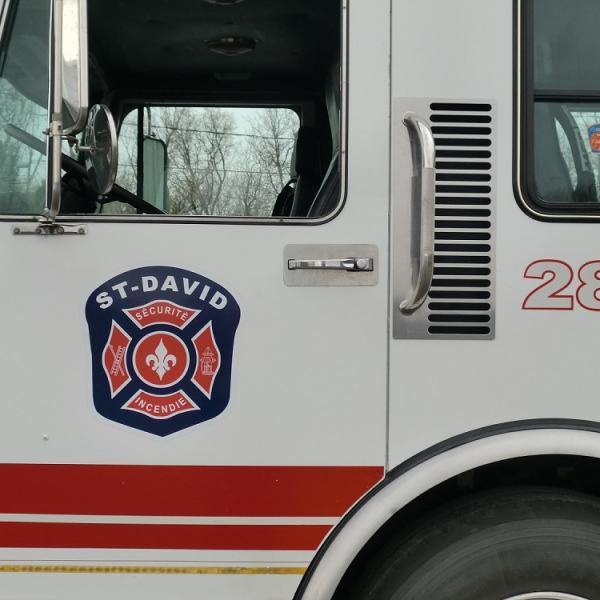 Service de sécurité incendie de Saint-David - camion pompe E-One 1994 (unité 285)